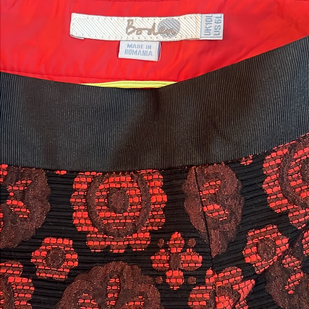 Boden Brocade‎ Red and Black Foulard Pencil Skirt Women’s Size 6L